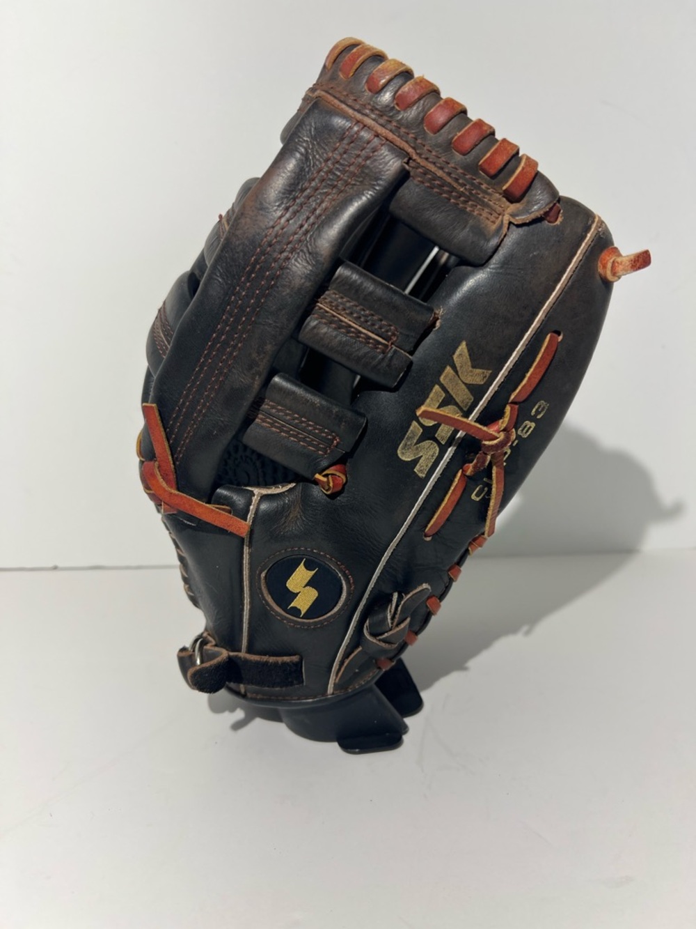 SSK CLP-83 right hand throw glove 12.75”